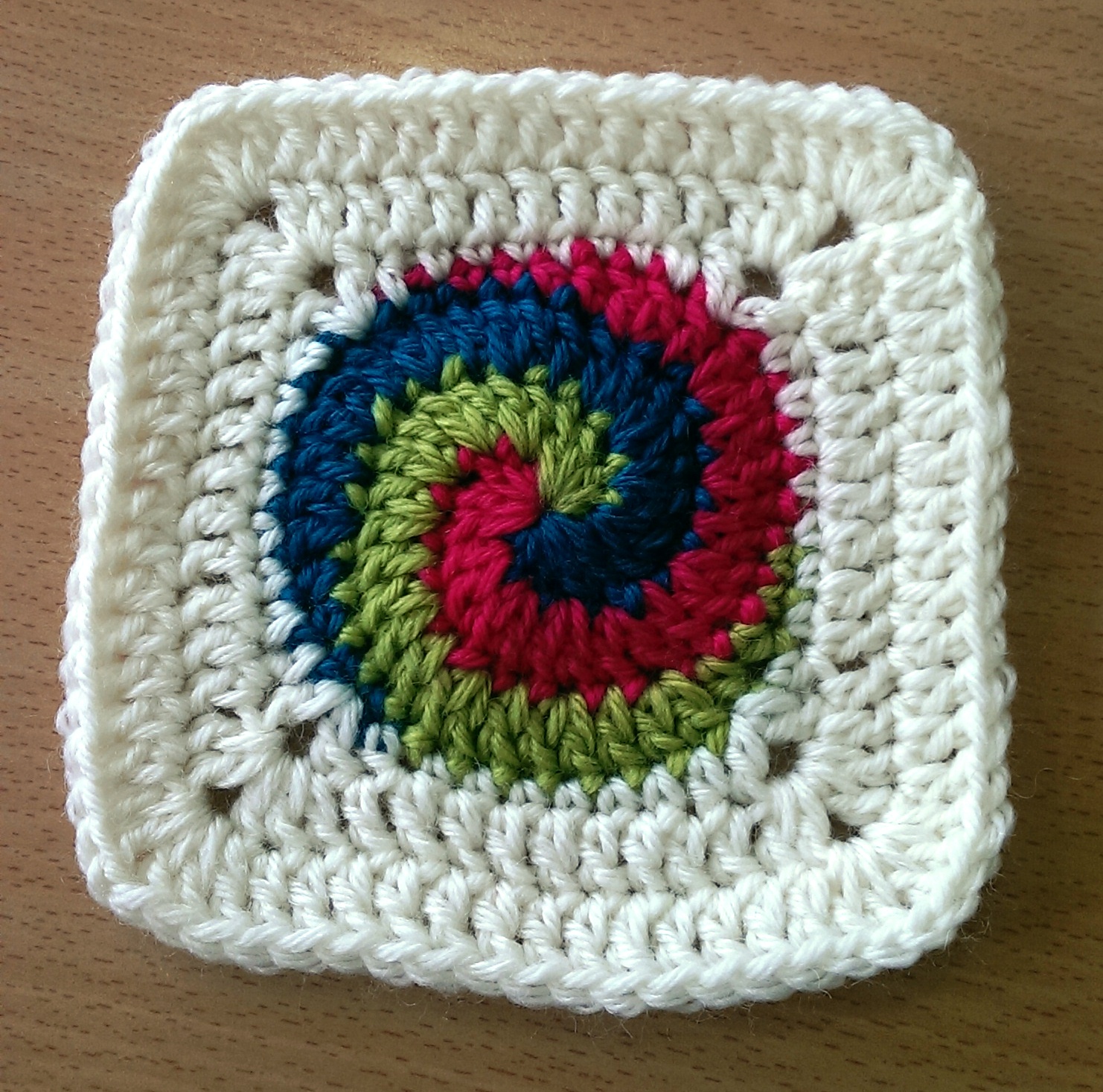 Вязаный квадратик. "Бабушкин квадрат" - "Pizzazz". Спираль Crochet Spiral Square motif. Бабушкин квадрат Афганский мотив. Бабушкин квадрат мозаика.
